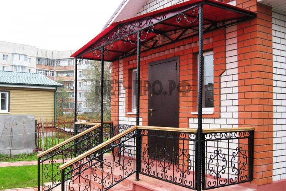 Крыльцо с навесом