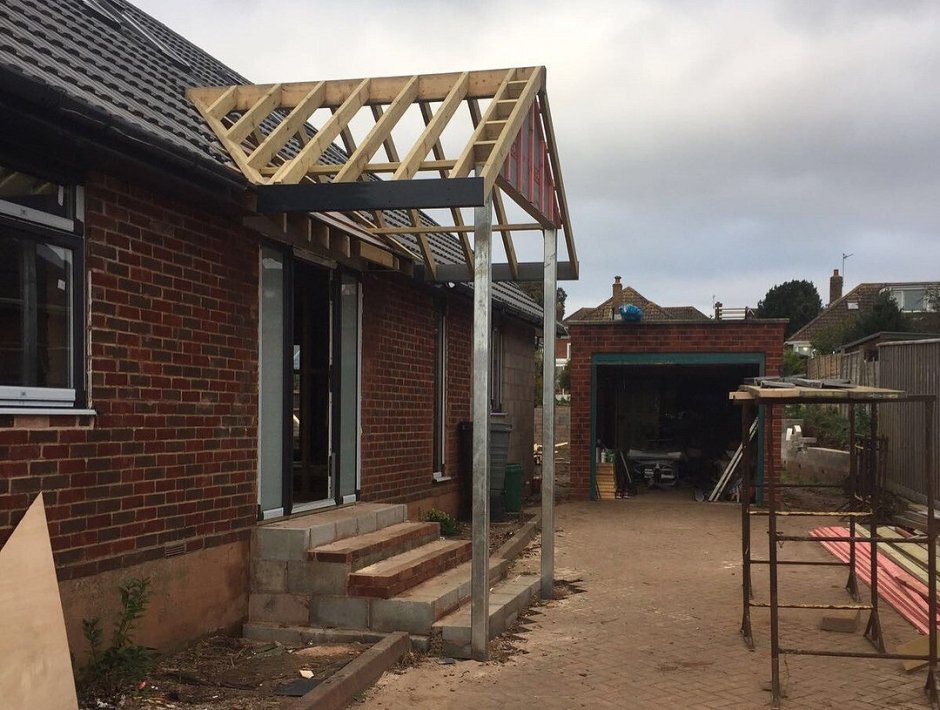 Крыша над крыльцом частного дома