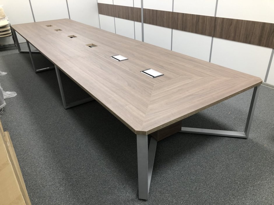 Угловая столешница на ножках