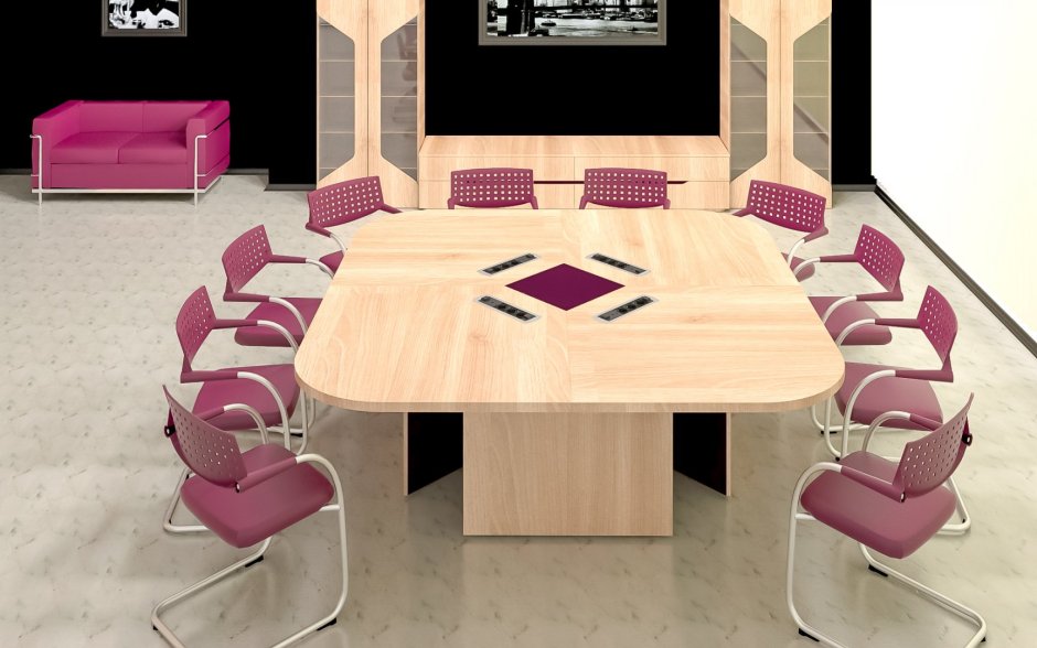 Треугольный стол