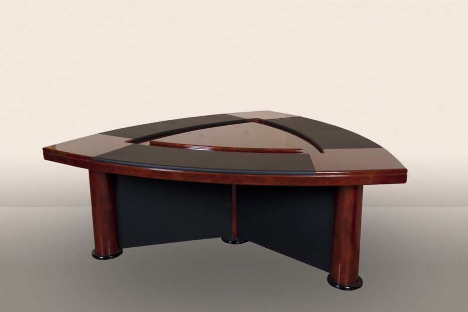 Офисный стол вид спереди