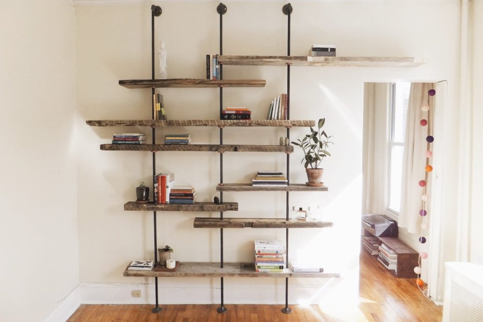 Стеллаж на металлических распорках