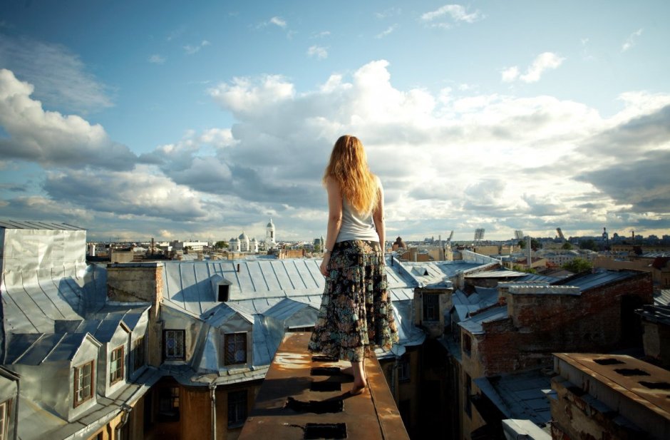 Девушка на крыше