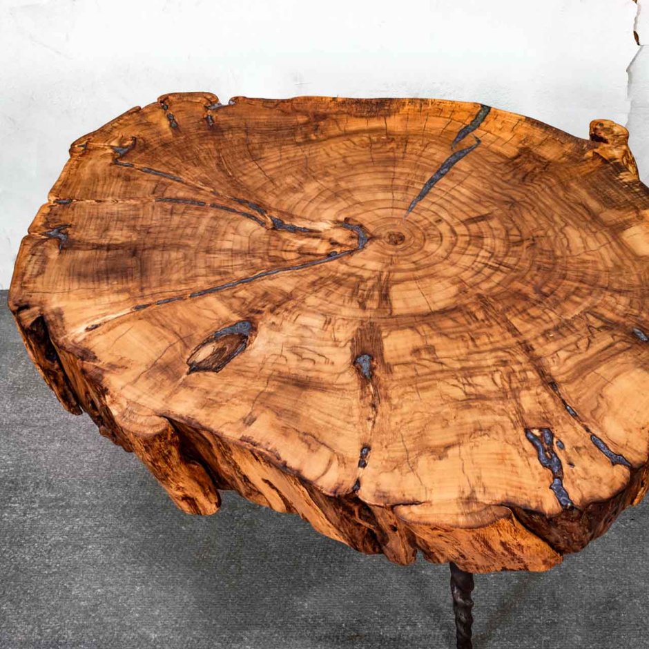 Стол из Капа и сувеля