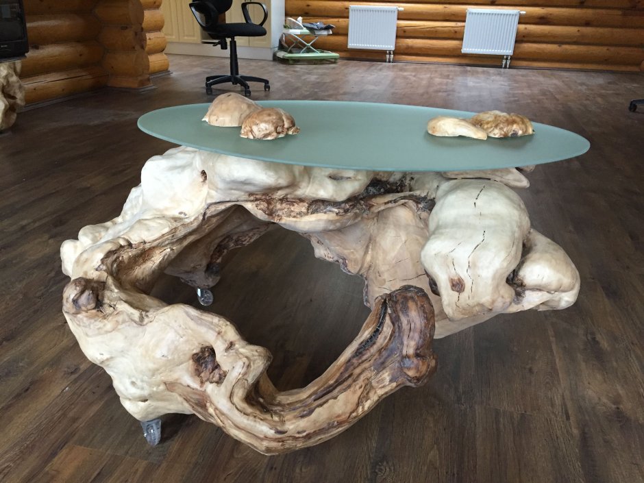 Стол из Капа и сувеля