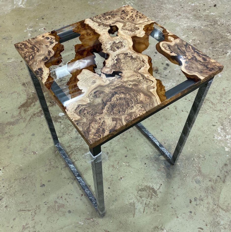 Стол из сувели