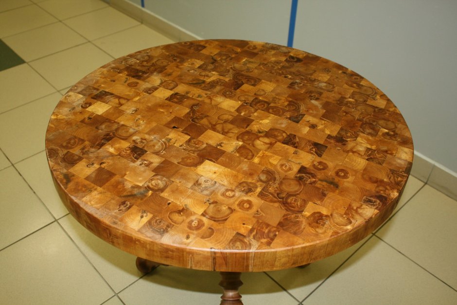 Столик из сувеля березы