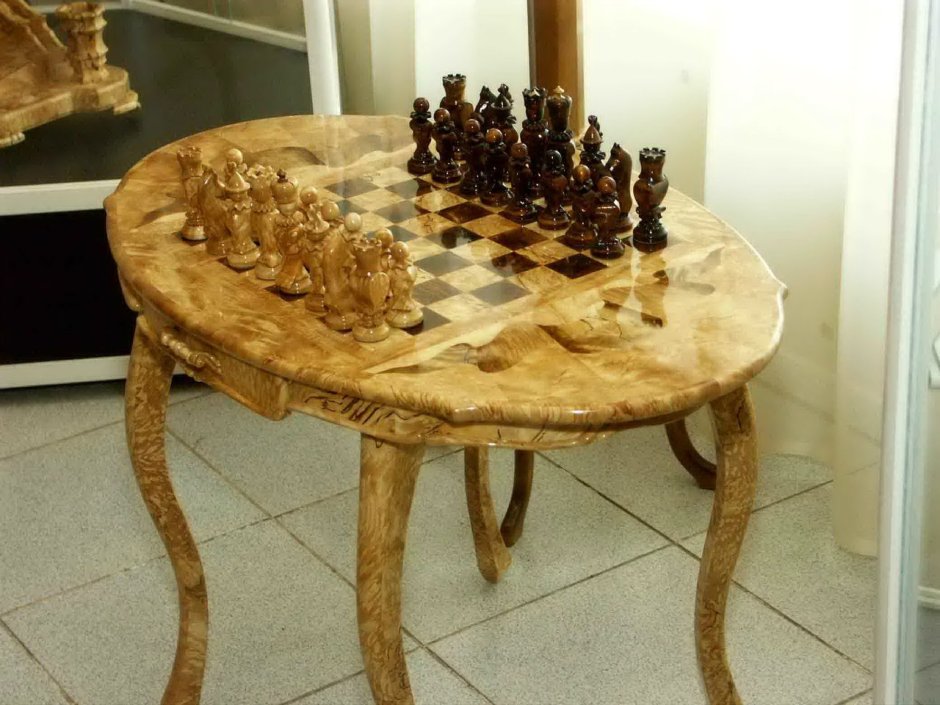 Стол из слэба дерева с эпоксидной смолой