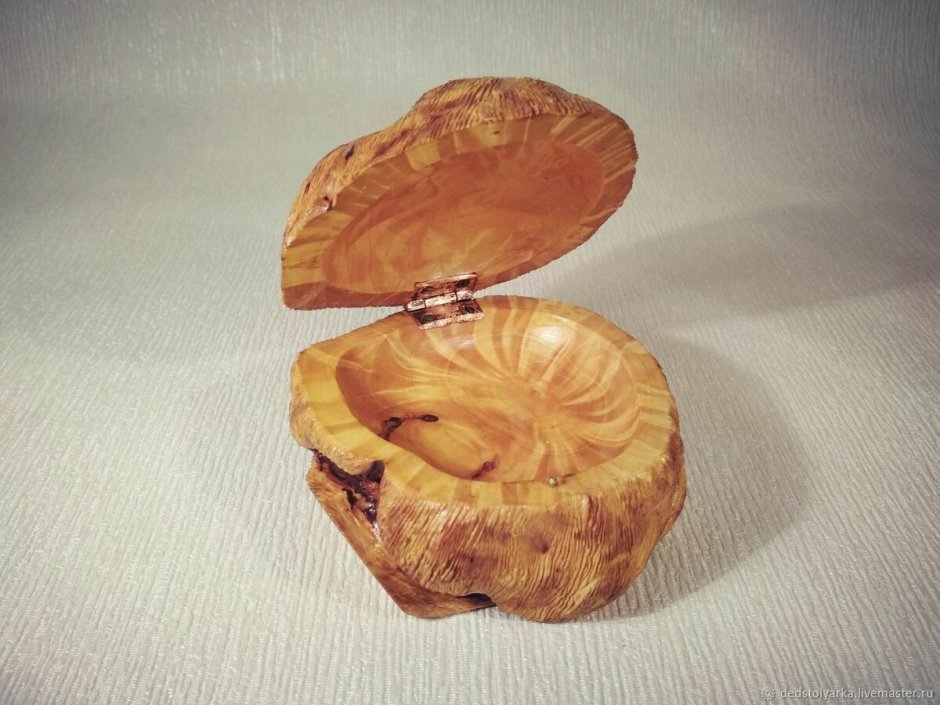 Журнальный круглый стол лофт из карагача