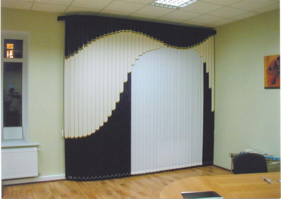 Мультифактурные жалюзи дверной проем