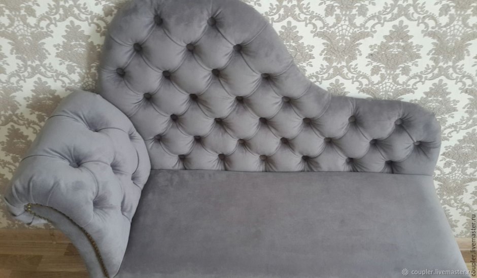 Мини диван с каретной стяжкой