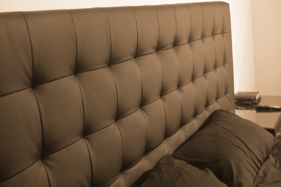 Мягкая спинка кровати с УТЯЖКОЙ пуговицами