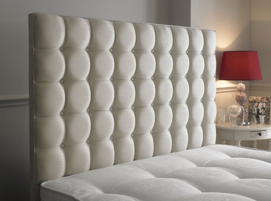 Изголовье кровати квадратами