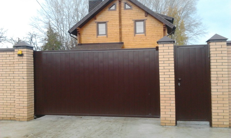 Ворота из металлосайдинга софит