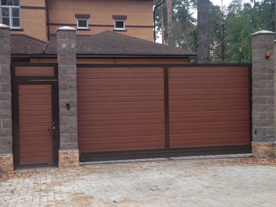 Ворота распашные из металлосайдинга