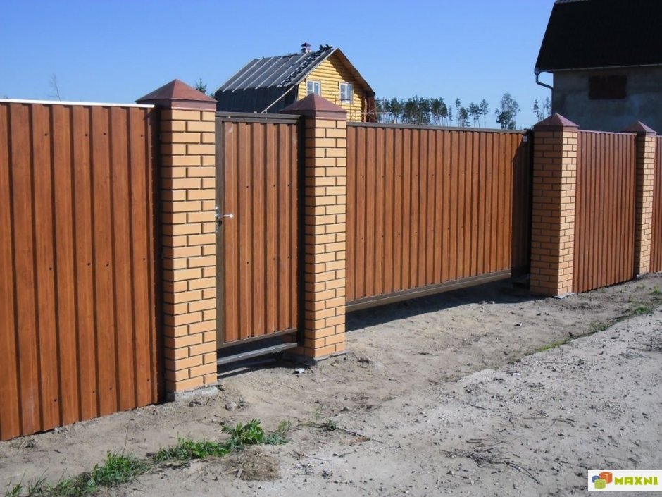 Ворота из металлосайдинга под дерево