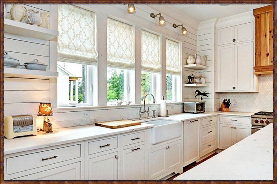 Кухня в скандинавском стиле с окном