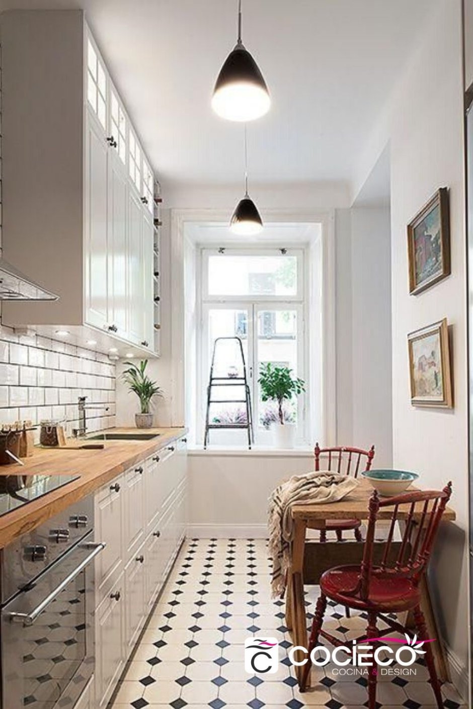 Обеденная зона на узкой кухне