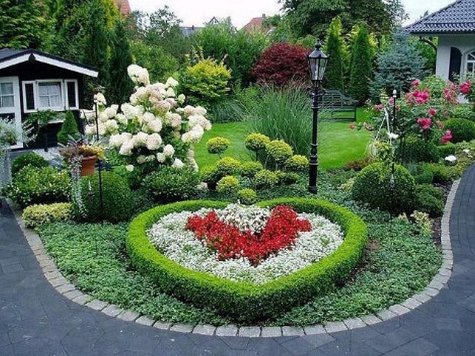 Круглые цветочные клумбы