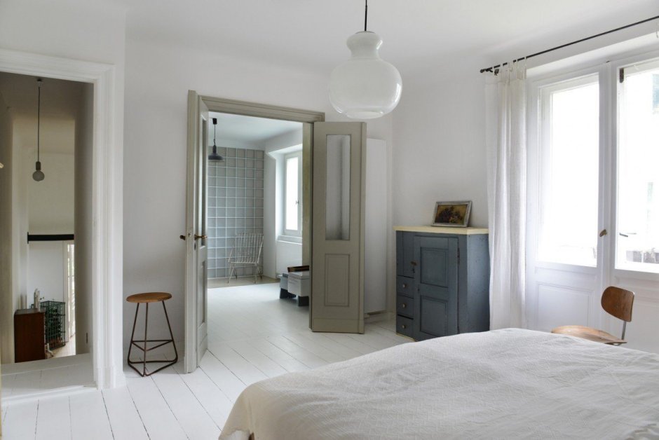 Двери в спальню в скандинавском стиле