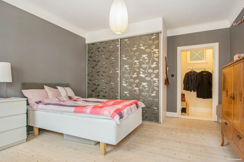 Дверь в спальню