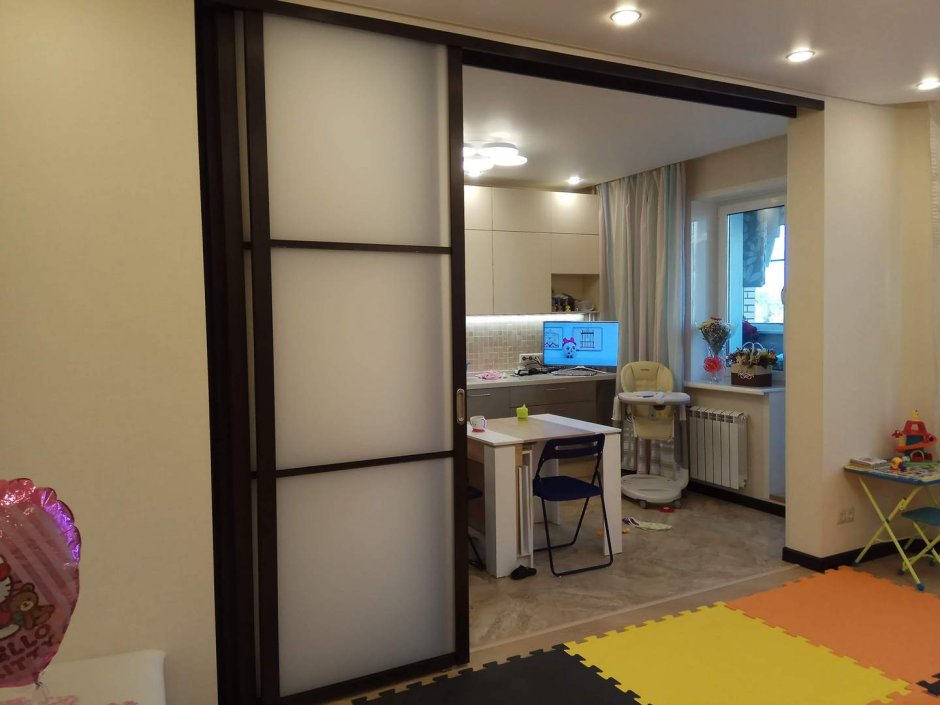 Дверь в комнату