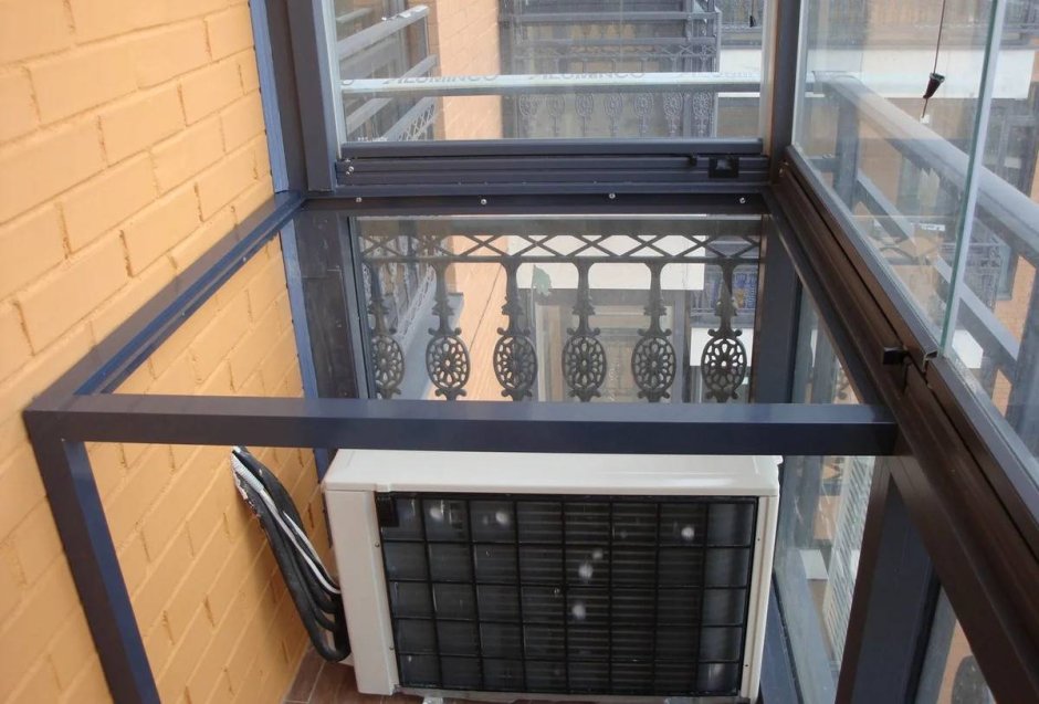 Кондиционер наружный блок на балконном блоке