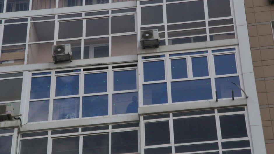 Кондиционер на балконе с остеклением