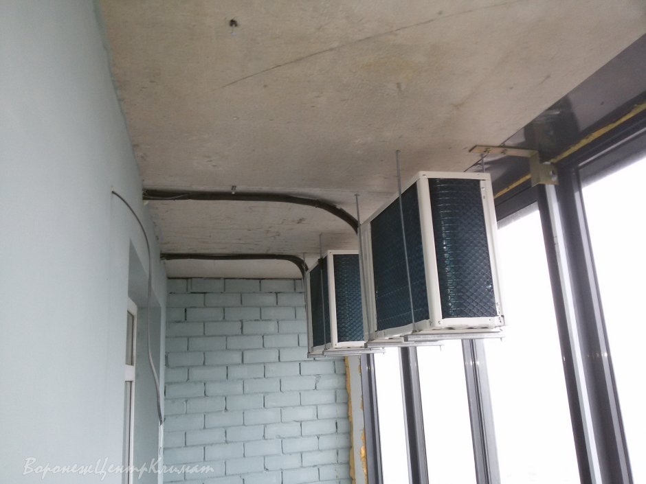 Наружный блок кондиционера сзади