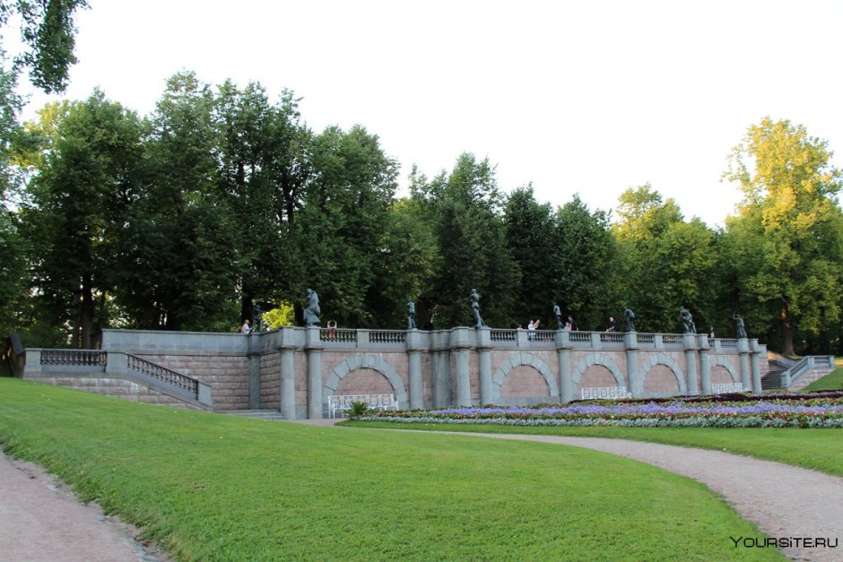 Гранитная терраса в Екатерининском парке