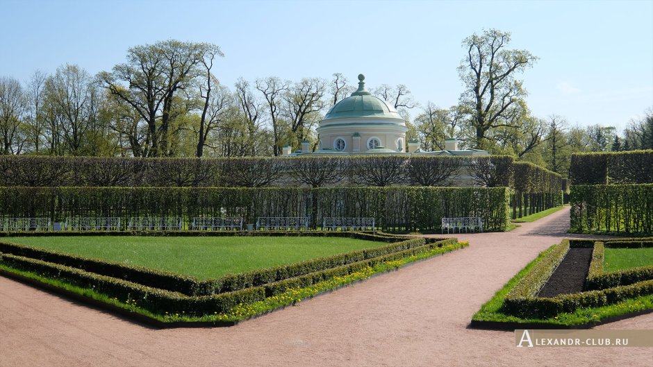 Екатерининский павильон в Петергофе 1944