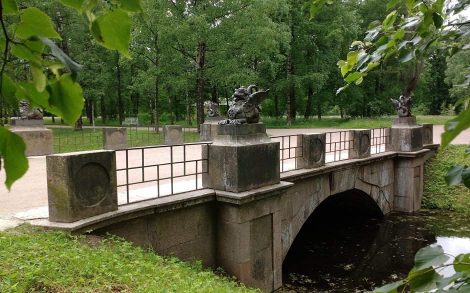 Александровский парк драконов мост