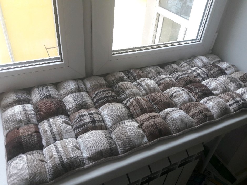 Лежак для кошки на подоконник