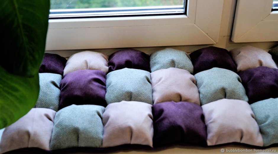 Лежак для кошки на подоконник