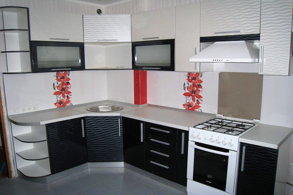 Угловая кухня в панельном доме