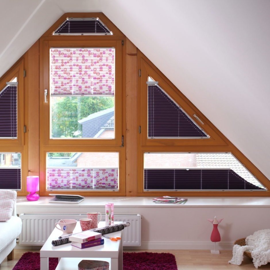 Карниз на треугольное окно