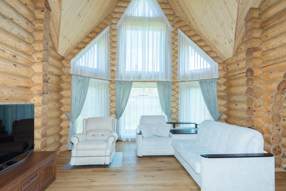 Отделка потолка мансарды