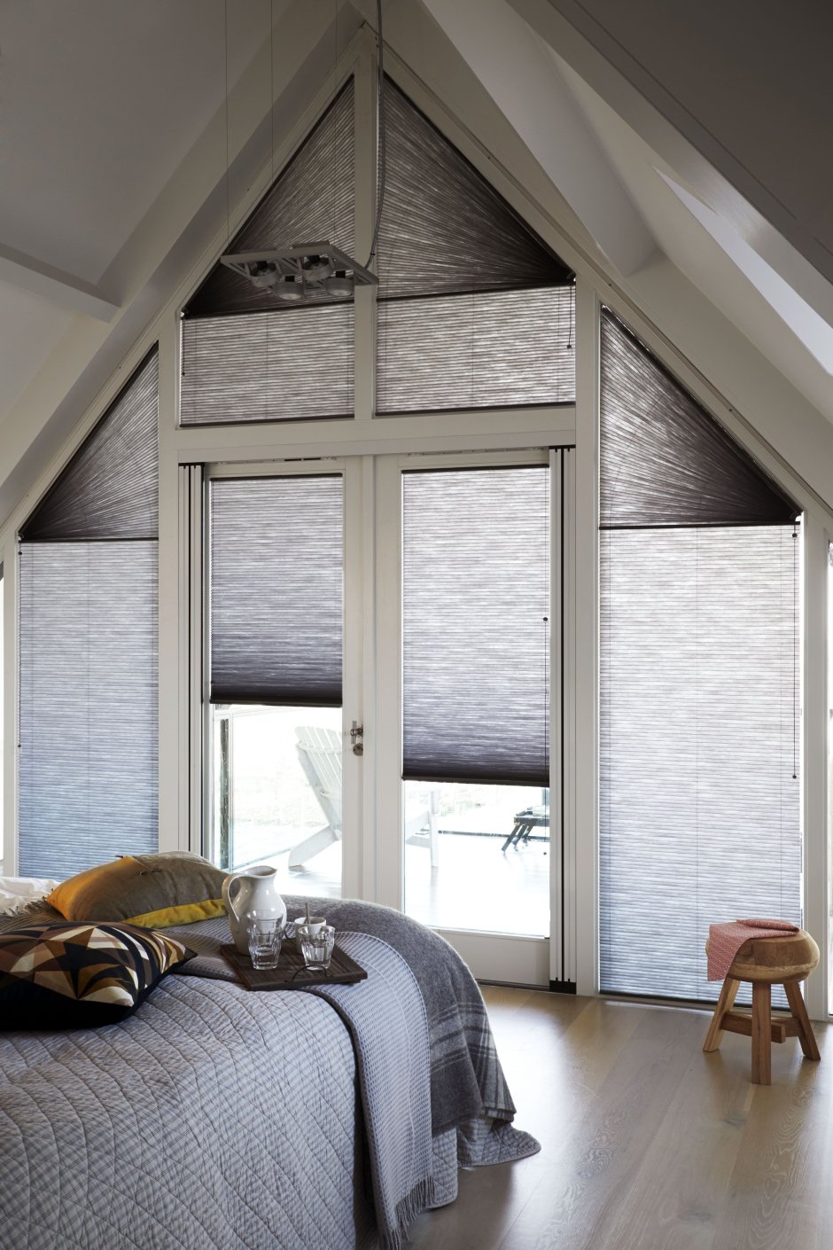 Жалюзи на треугольные окна