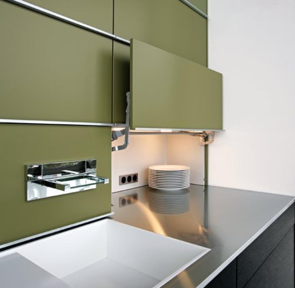 Кухня с раздвижными фасадами