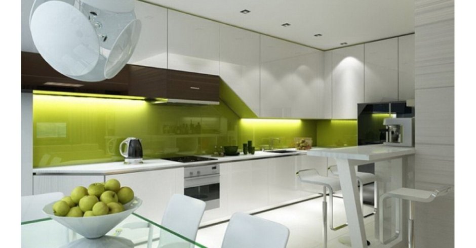 Кухня с зеленым фартуком