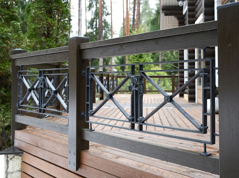 Ограждение веранды из металла