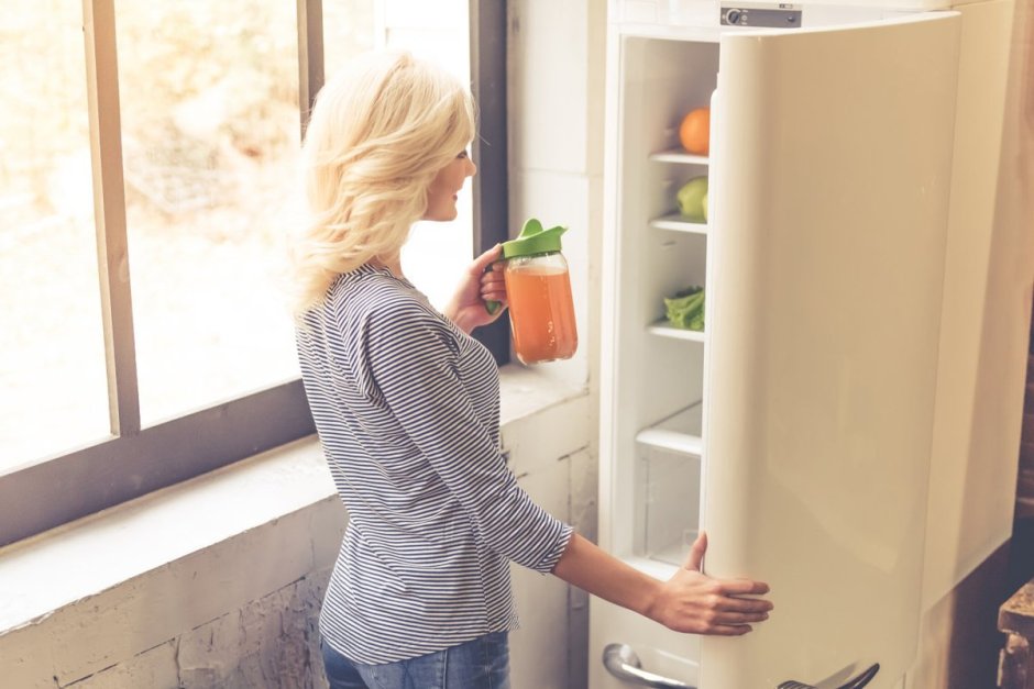 Дверца холодильника