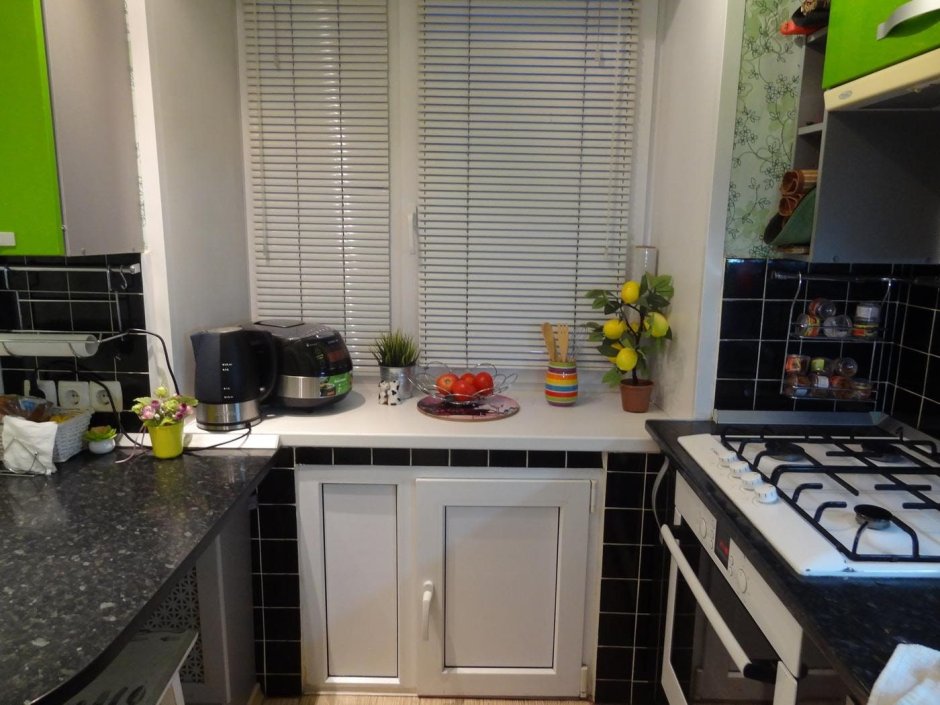 Хрущёвский холодильник под окном