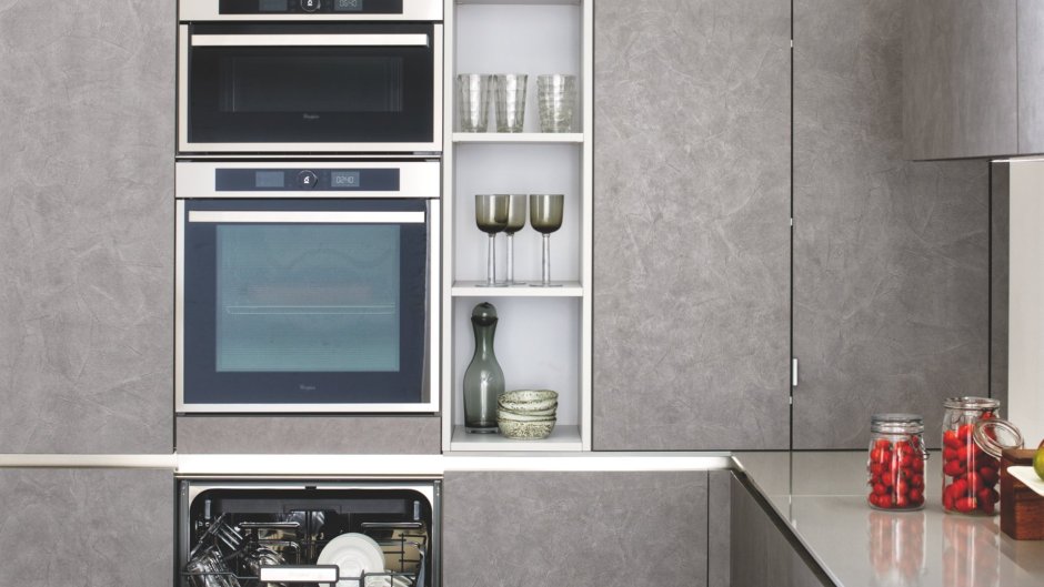 Колонна посудомойка духовка и микроволновка