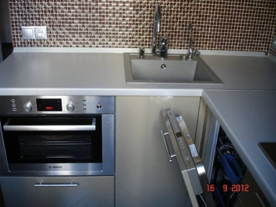 Встраиваемая микроволновка под варочной панелью