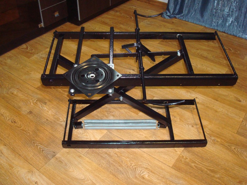 Стол журнальный с поворотным механизмом