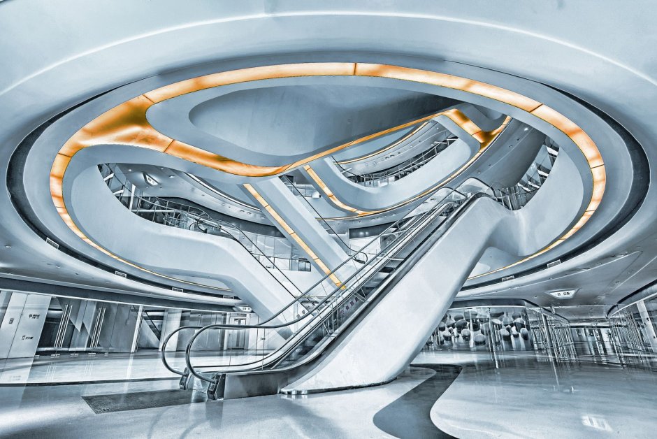 Футуристический торговый центр