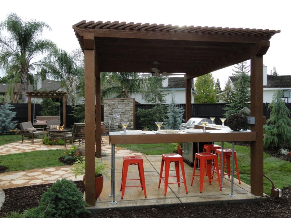 Беседка с мангалом и барной стойкой