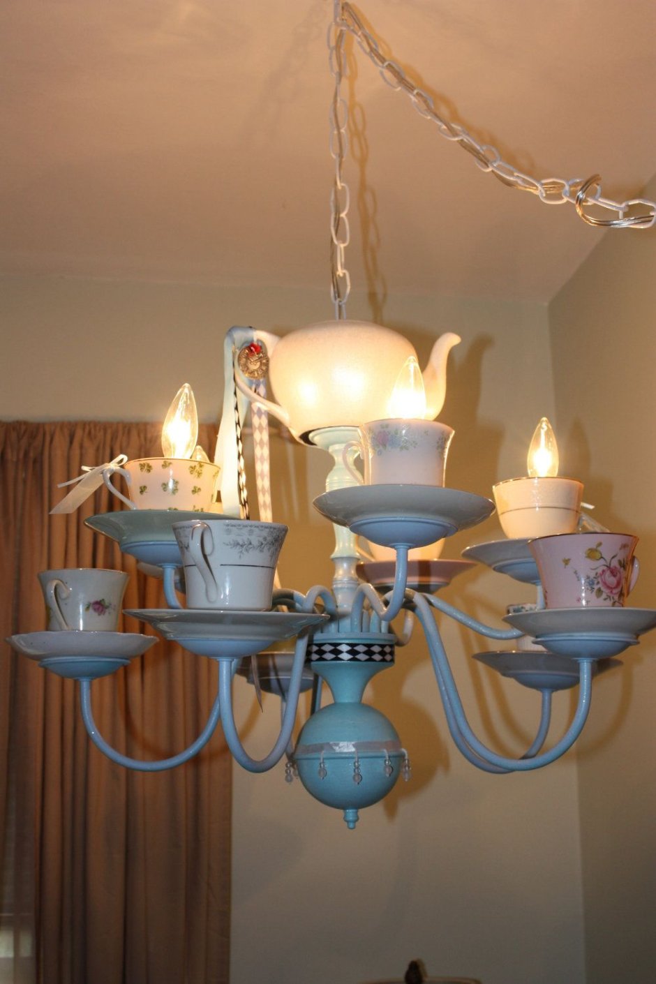 Настольная лампа из чайников