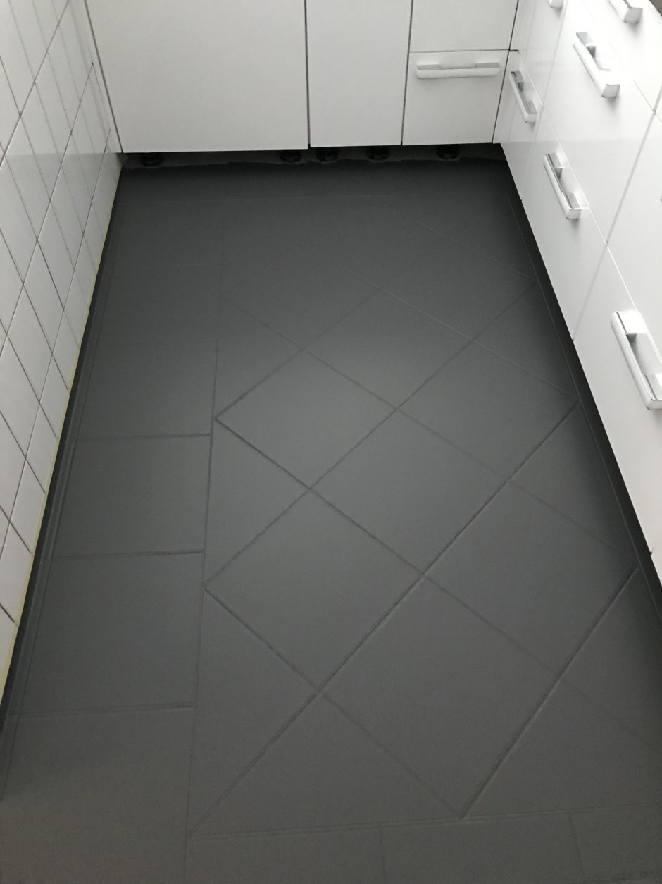 Покрасить плитку на полу